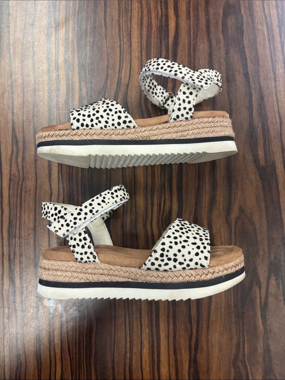 TOMS - Youth Diana Sandals, size 12 US little kids, color cream/black.
